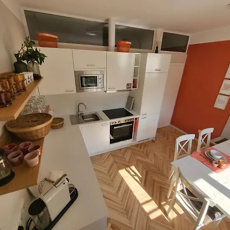 Orange Flat By Grazrentals Highest Standard & Free Parking Apartment *