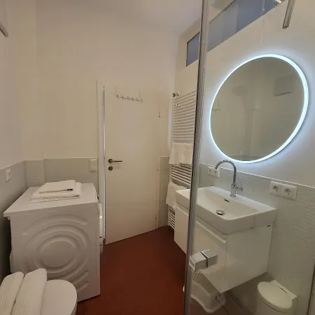 Orange Flat By Grazrentals Highest Standard & Free Parking Apartment *