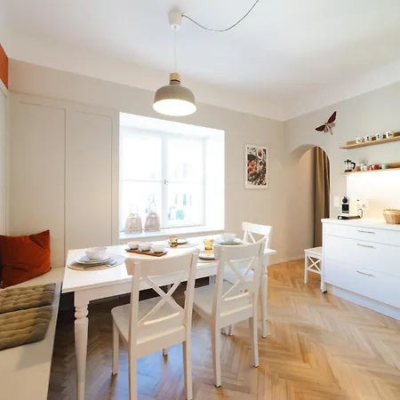 Orange Flat By Grazrentals Highest Standard & Free Parking Appartement